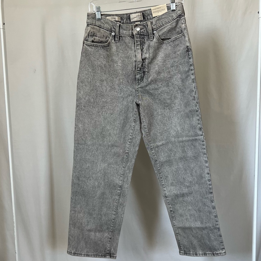 NWT! Vintage Straight Leg High Rise Jeans Gray Distressed 8/29R